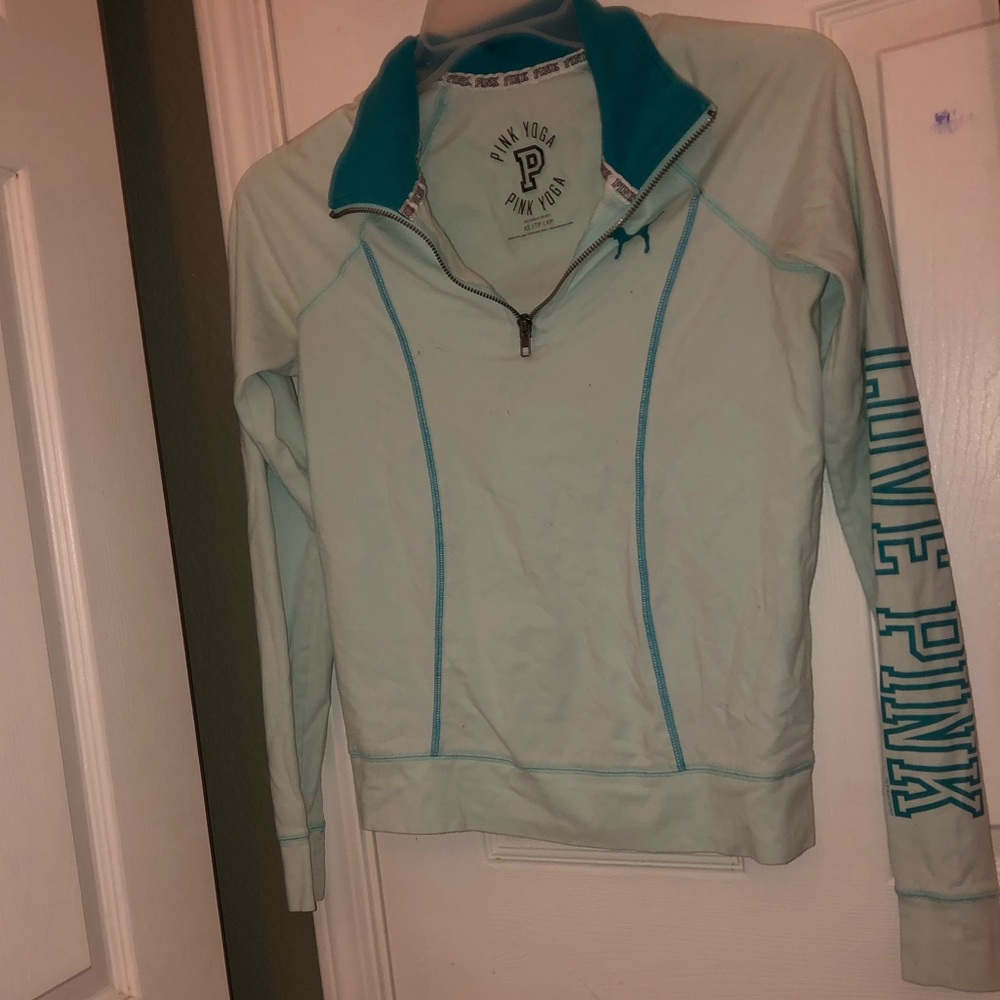 VS pink pull over hoodie!